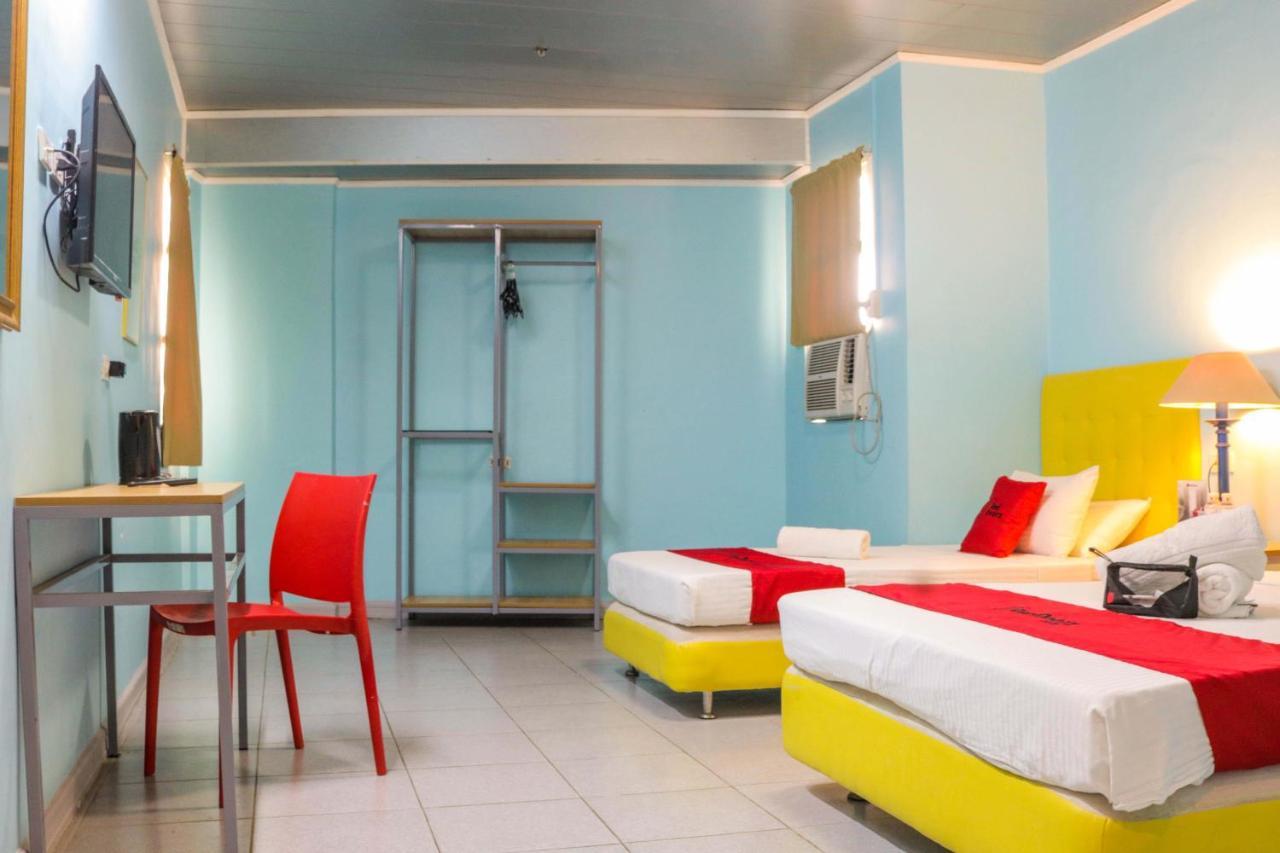 RedDoorz Plus near UV Mandaue Cebu Stadt Exterior foto